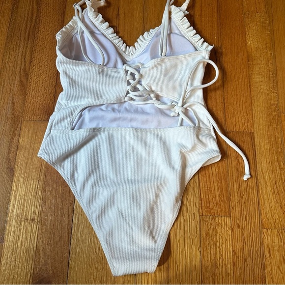 Zaful One Piece Swimsuit Womens size 4 White Textured Open Back Thin Strap(T) - Picture 4 of 11
